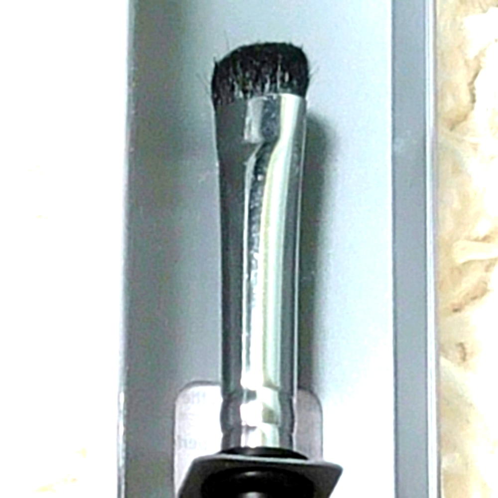 NWT Japonesque Eye Smudger Brush